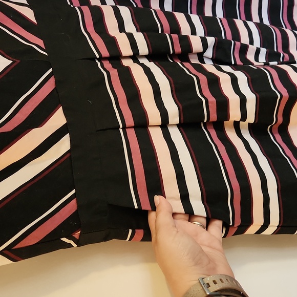 Black and pink striped dress - Picture 3 of 8